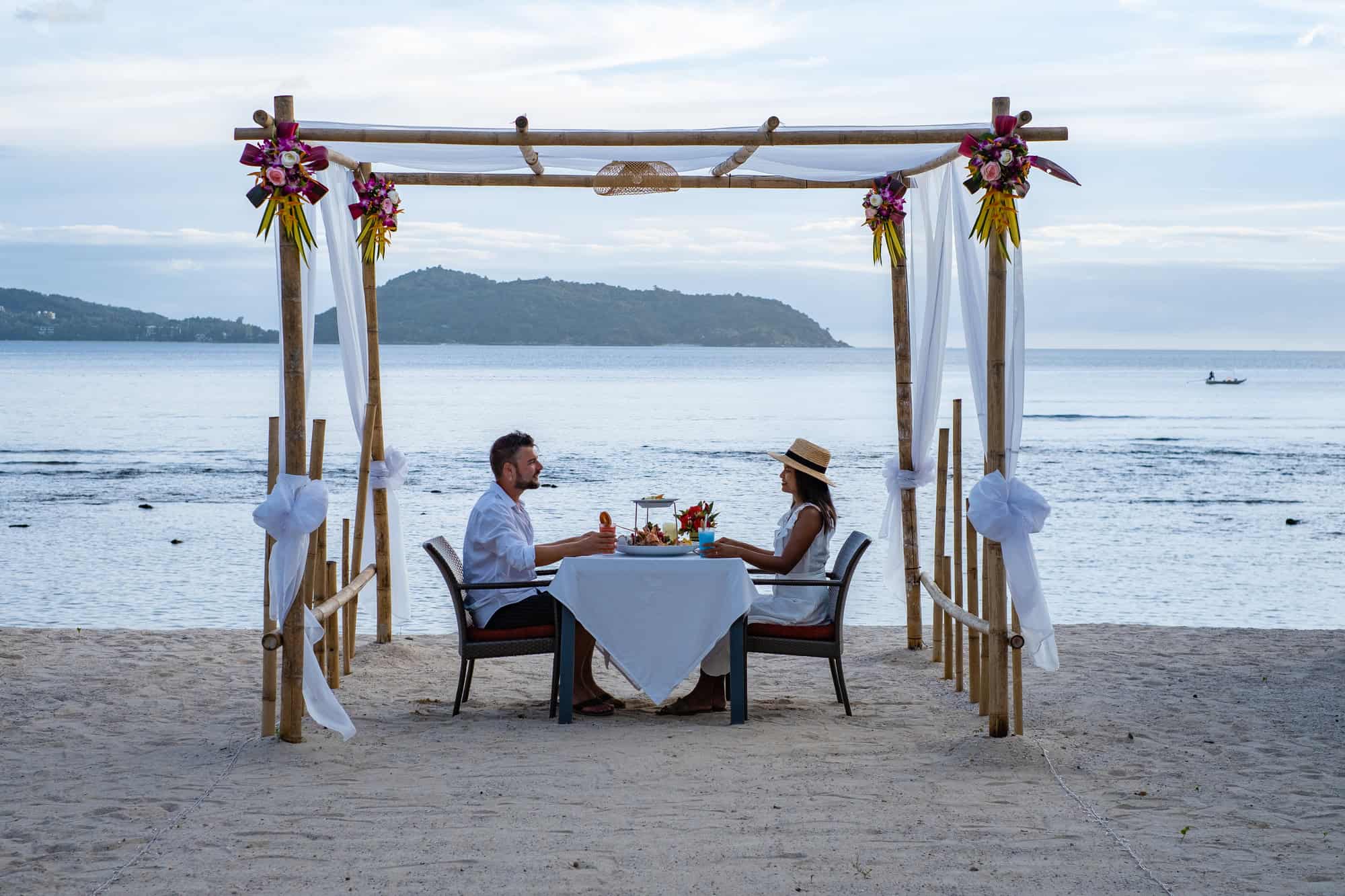 7 All-Inclusive Dining Mistakes Everyone Makes (And How To Avoid Them) 6 Romantic dinner on the beach