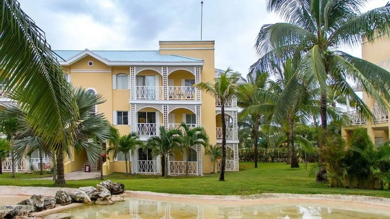 Royal Hideaway Playacar