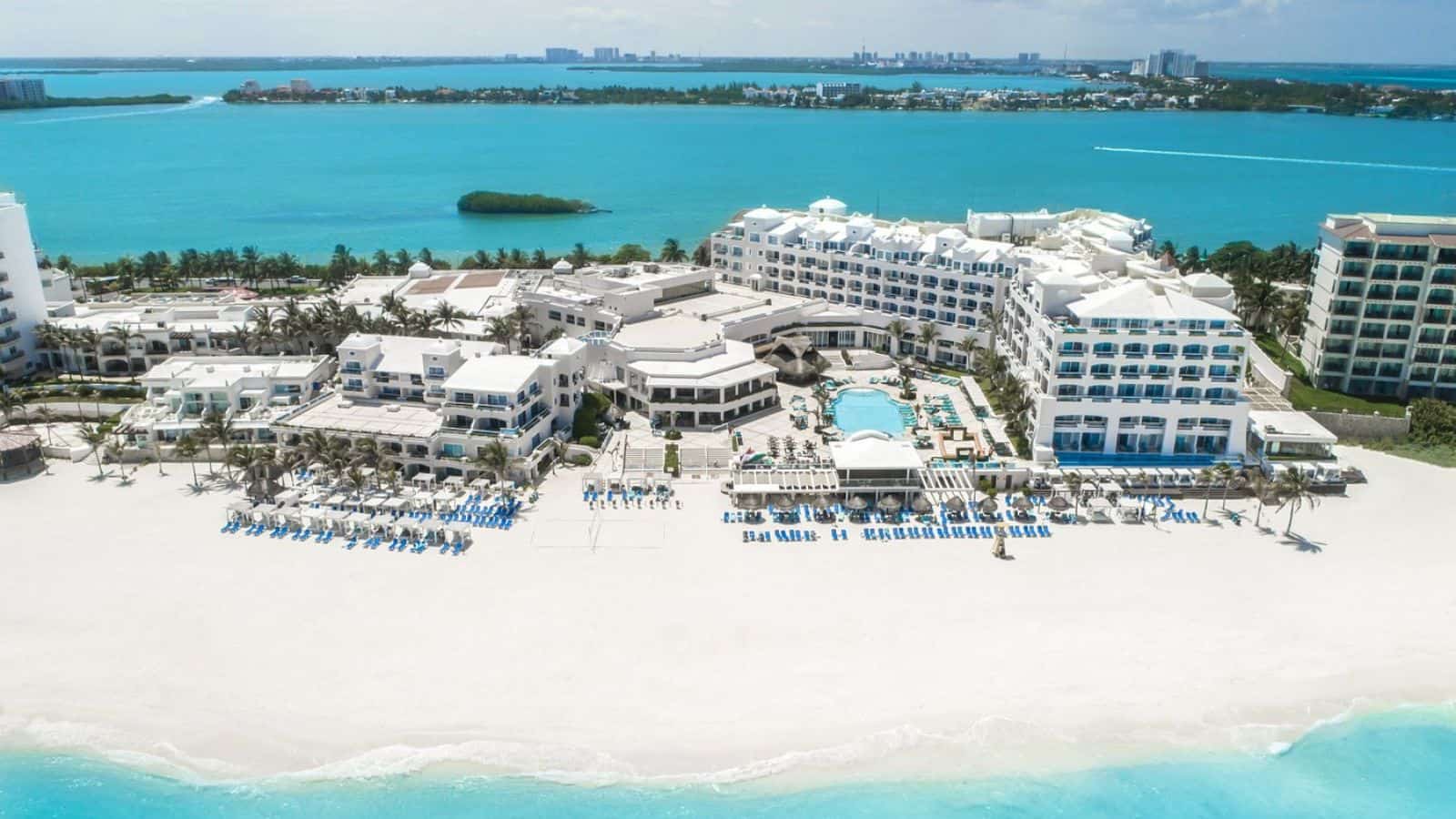 Wyndham Alltra Cancun Resort