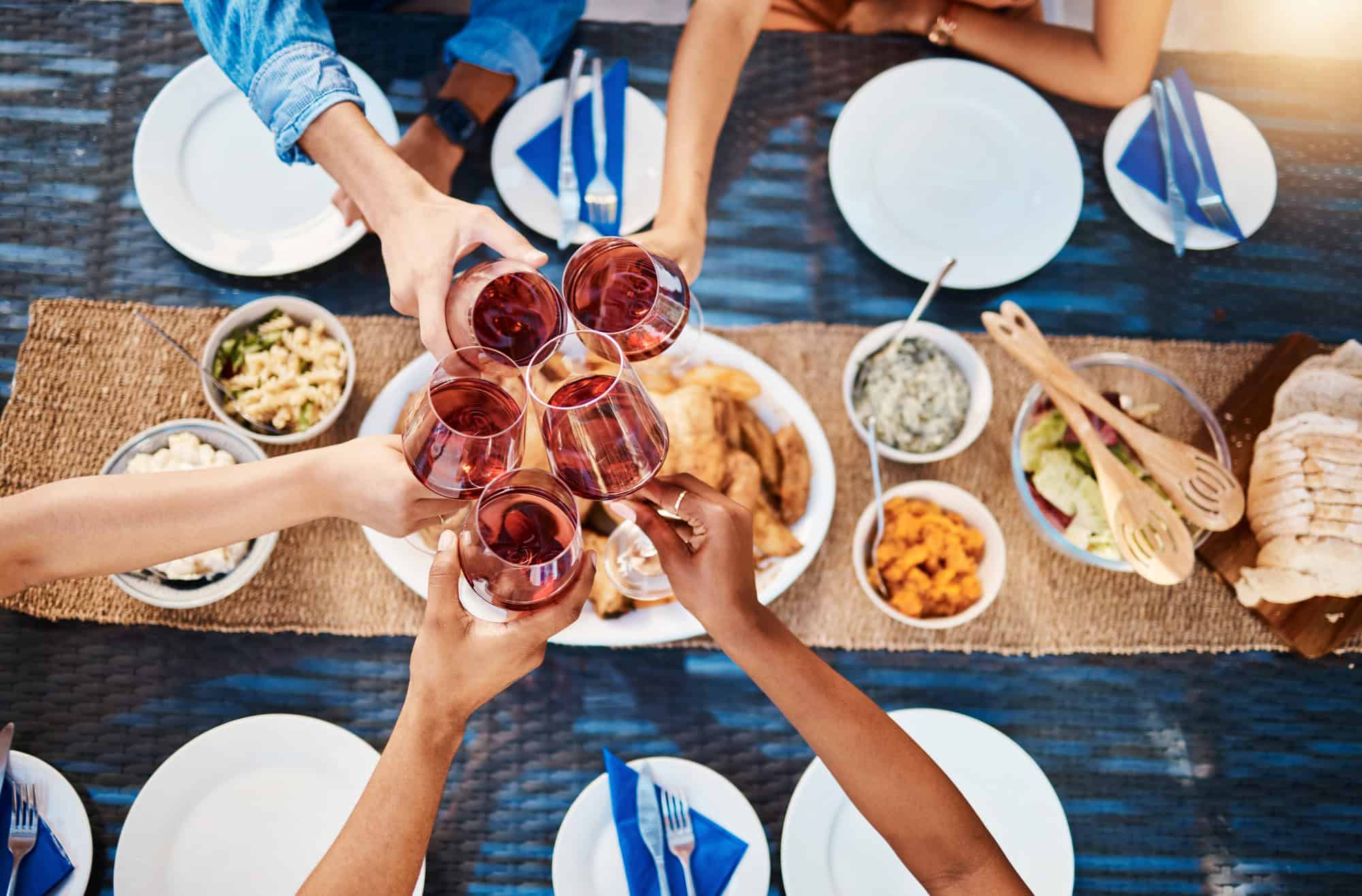 7 All-Inclusive Dining Mistakes Everyone Makes (And How To Avoid Them) 3 friends in restaurant