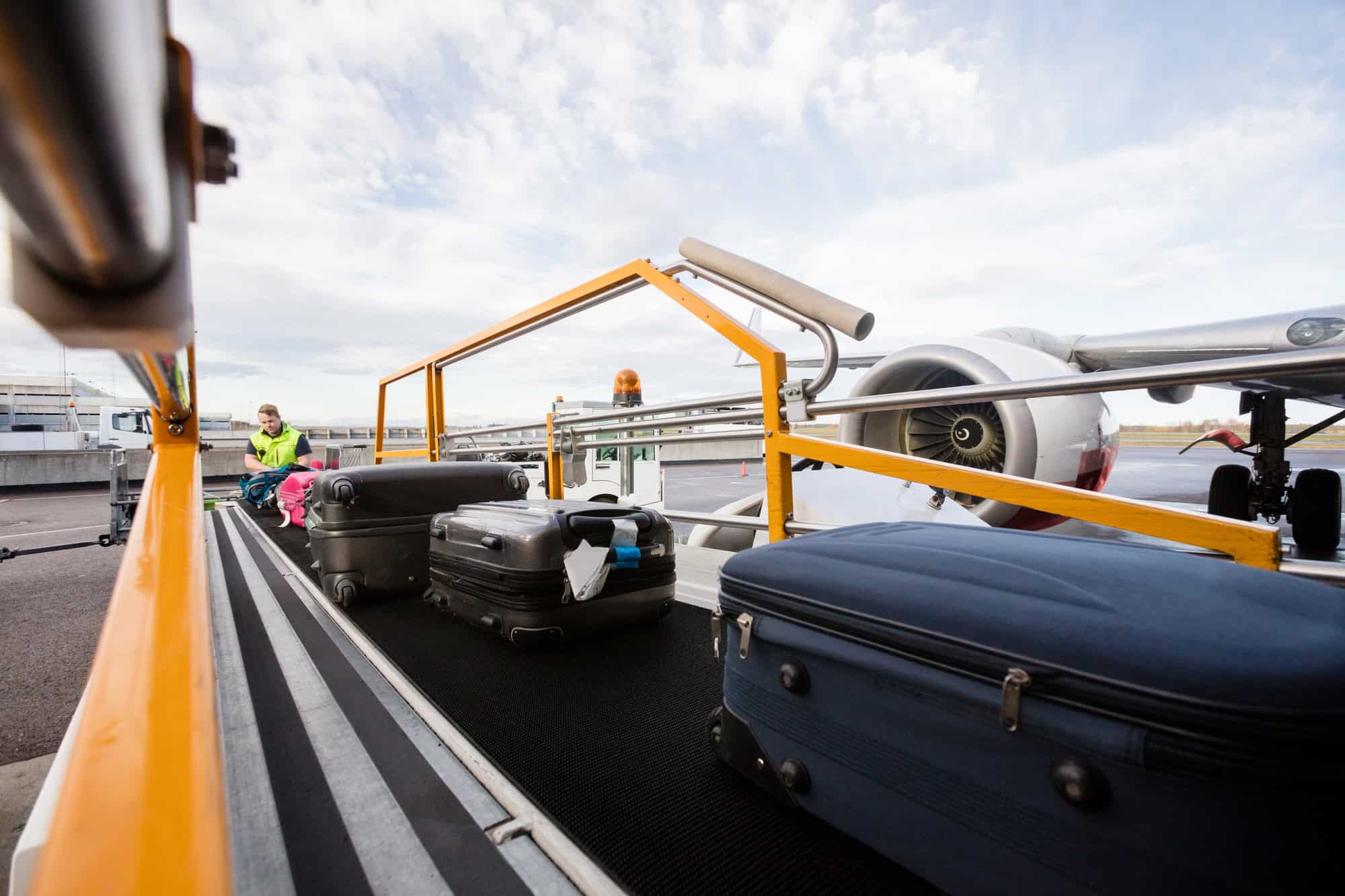 The Genius Trick to Keep Your Luggage From Getting Lost at the Resort 8 Baggage On Conveyor Belt