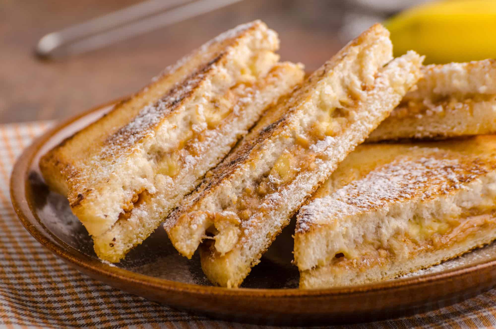The Genius Trick to Keep Your All-Inclusive Buffet Meals From Being Monotonous 3 Peanut butter banana sandwich