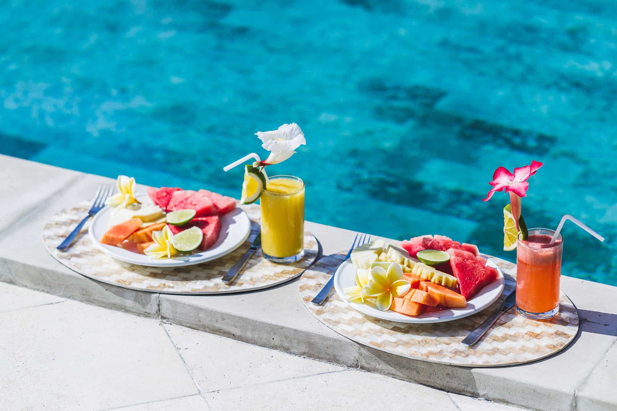 12 Things That Totally Annoy Poolside Bartenders – And What to Do Instead 6 Plates with fresh fruits