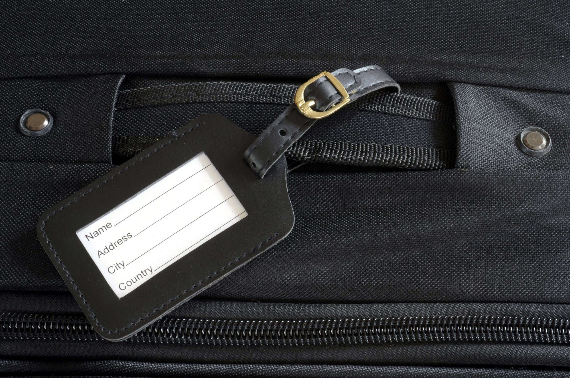 The Genius Trick to Keep Your Luggage From Getting Lost at the Resort 7 Suitcase label