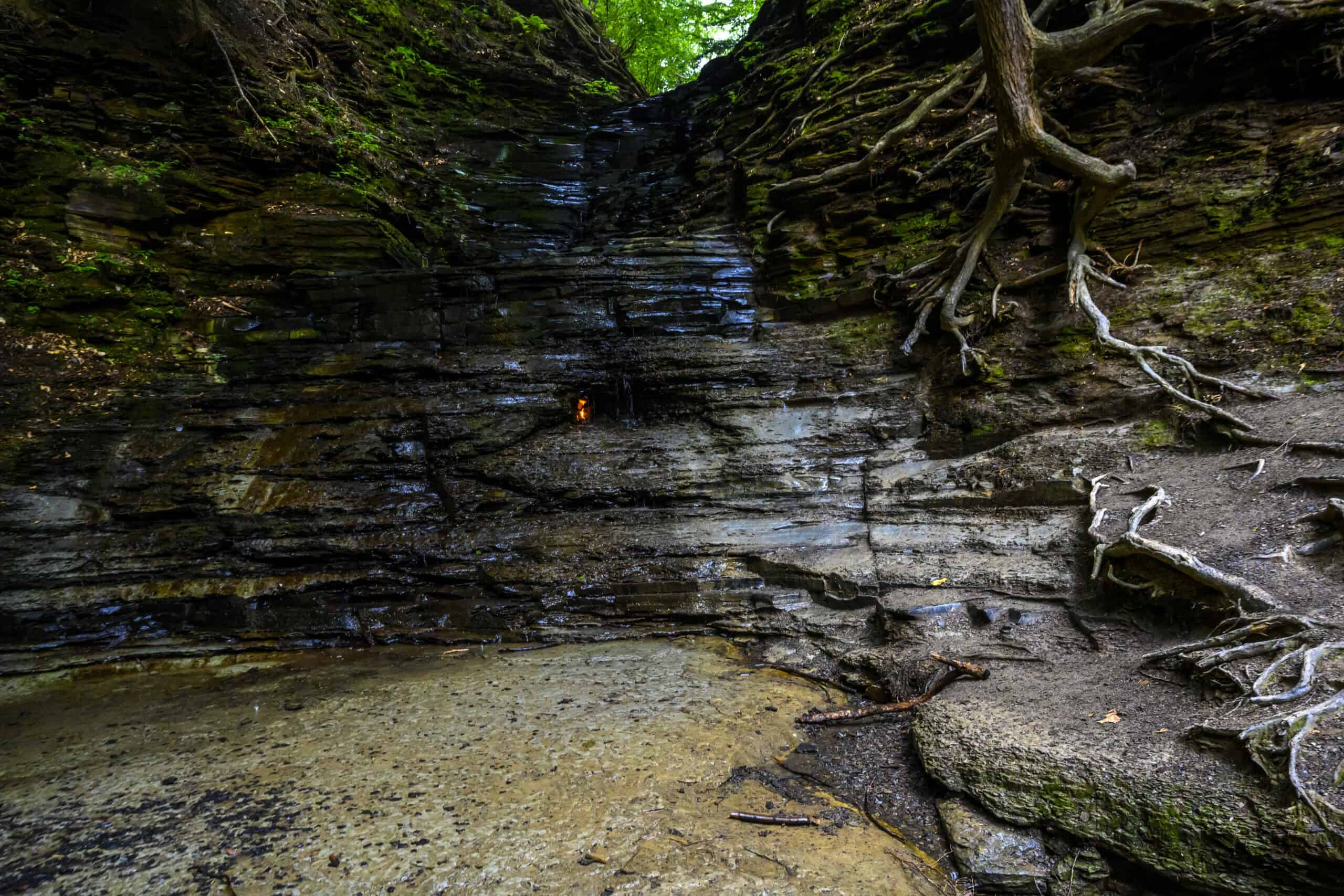 20 Unbelievable Travel Myths That Are Actually True! 13 Eternal Flame Falls, USA