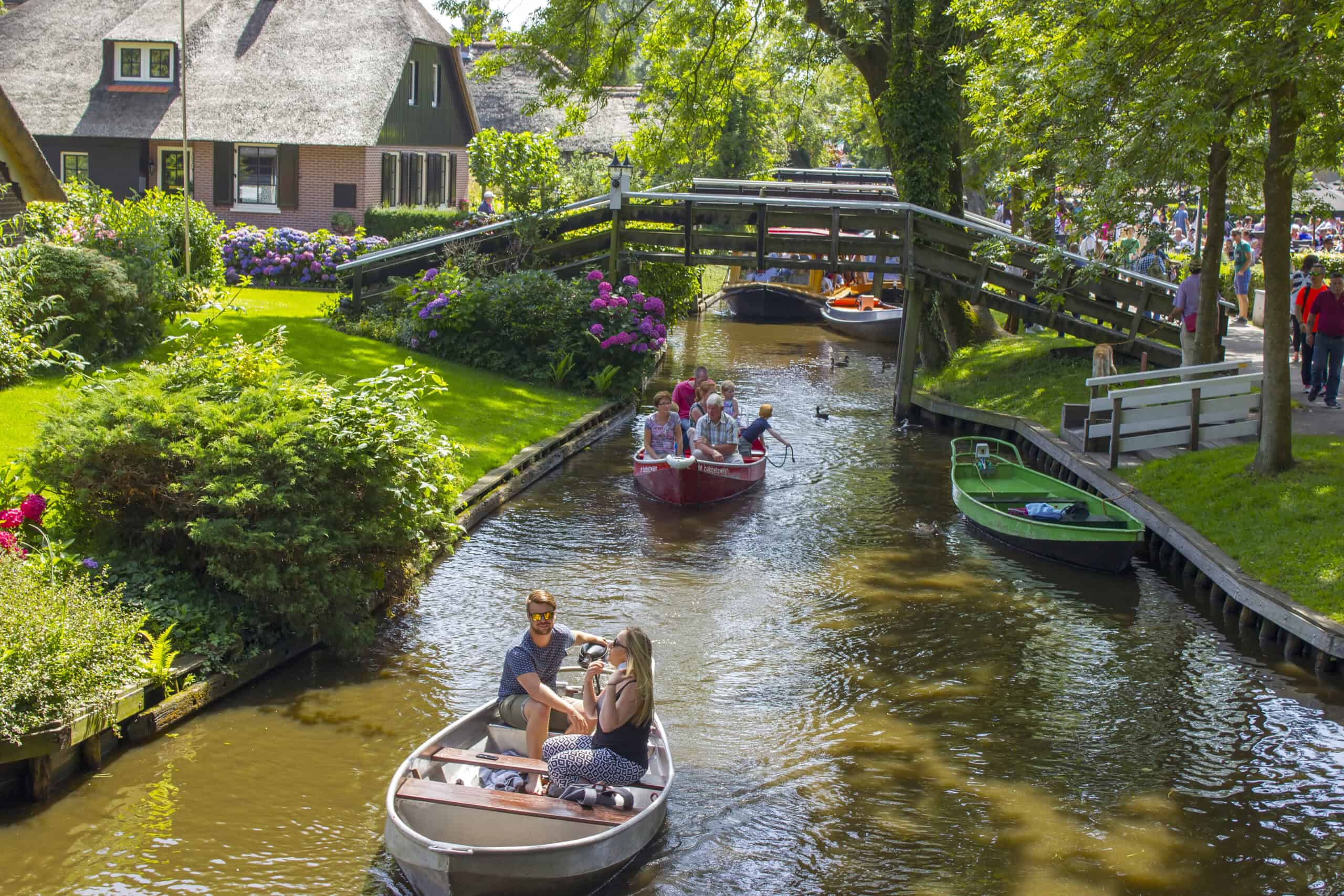 20 Unbelievable Travel Myths That Are Actually True! 4 Village Without Roads, Giethoorn, Netherlands