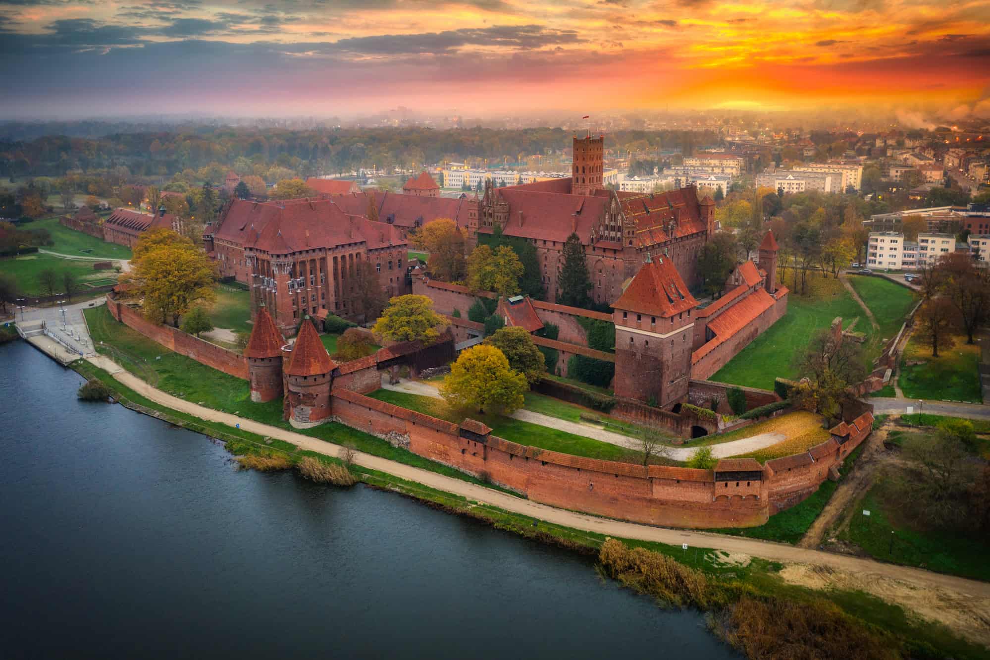 10 Fascinating Facts About Castles Around the World 10 Malbork Castle, Poland