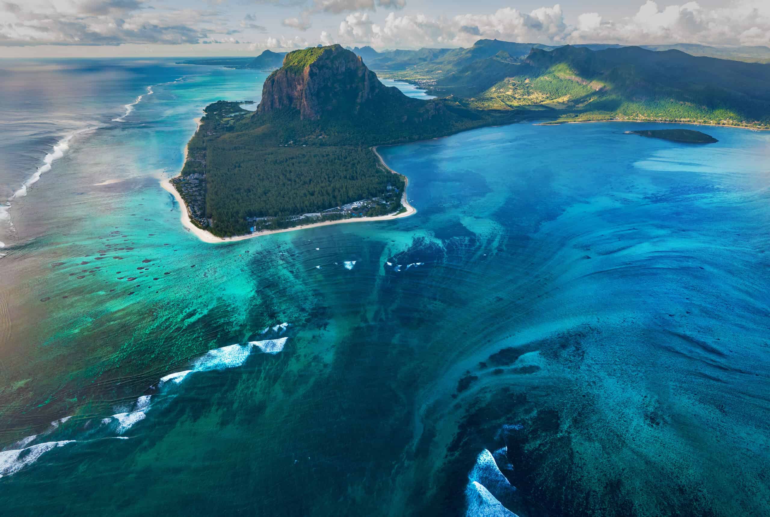 20 Unbelievable Travel Myths That Are Actually True! 10 Underwater Waterfall, Mauritius