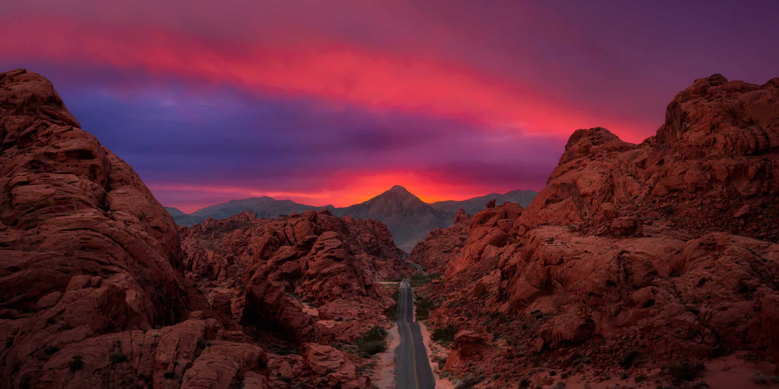 10 Most Surreal Desert Landscapes in the U.S. for Out-of-this-World Experiences 4 Valley of Fire State Park, Nevada