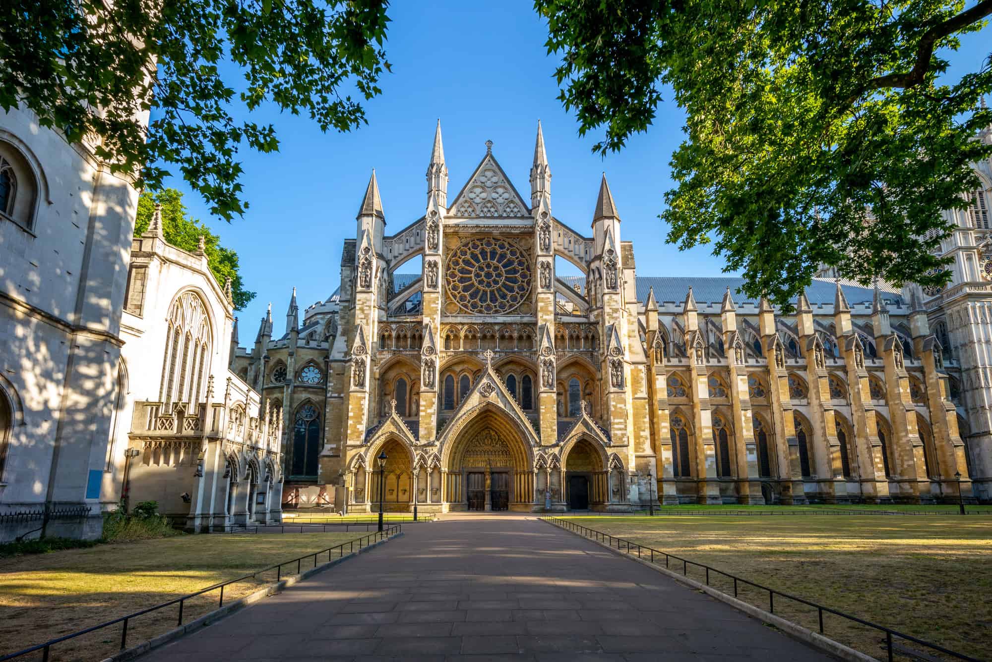 15 Beautiful Churches and Cathedrals Around the World 11 Westminster Abbey - London