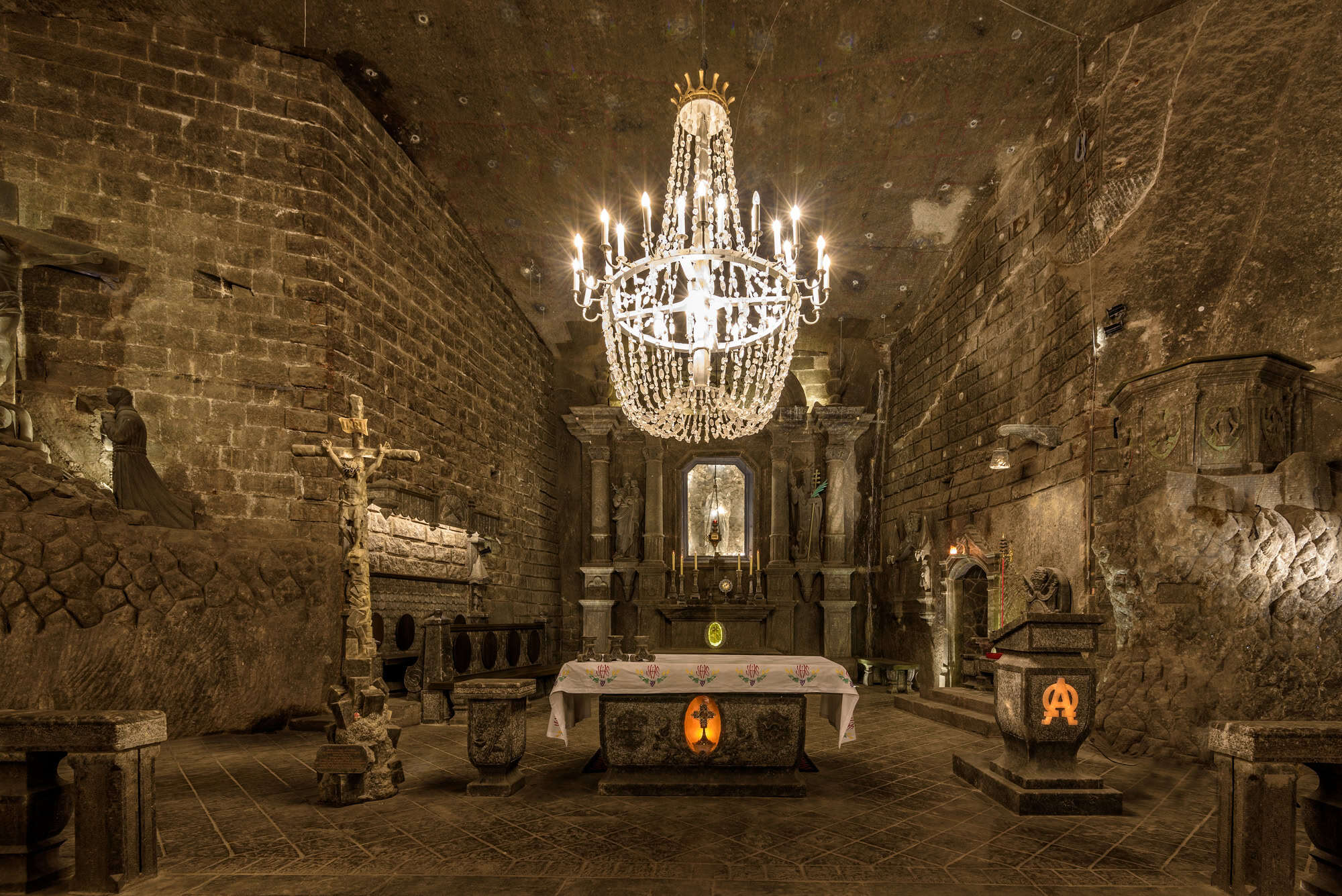 10 Most Amazing Underground Destinations You Didn’t Know Existed 2 Wieliczka Salt Mine, Poland