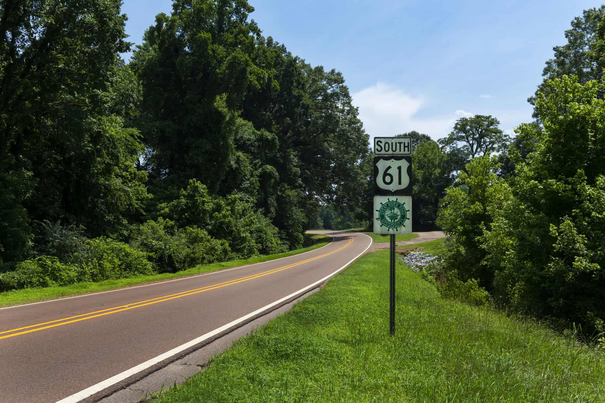 From History to Adventure: Vacation Ideas in the Southern States for Every Traveler 14 Great River Road, Mississippi