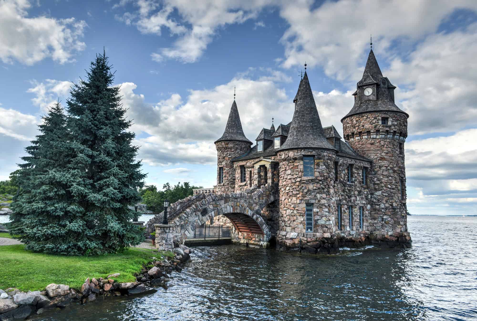 From Wine Country to New England: America's Most Jaw-Dropping Castles 2 Boldt Castle Alexandria Bay New York