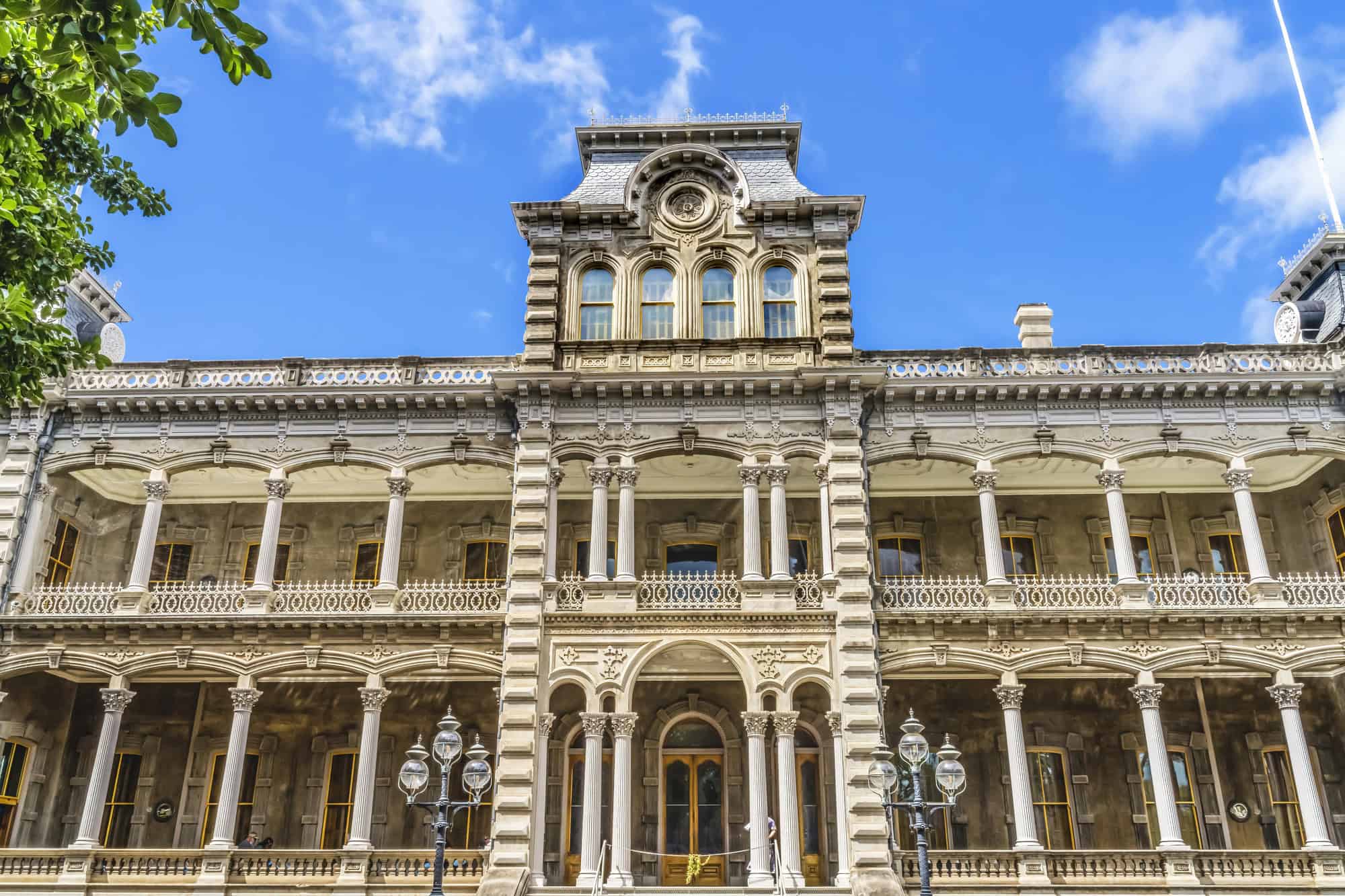 From Wine Country to New England: America's Most Jaw-Dropping Castles 10 Iolani Palace Honolulu Hawaii